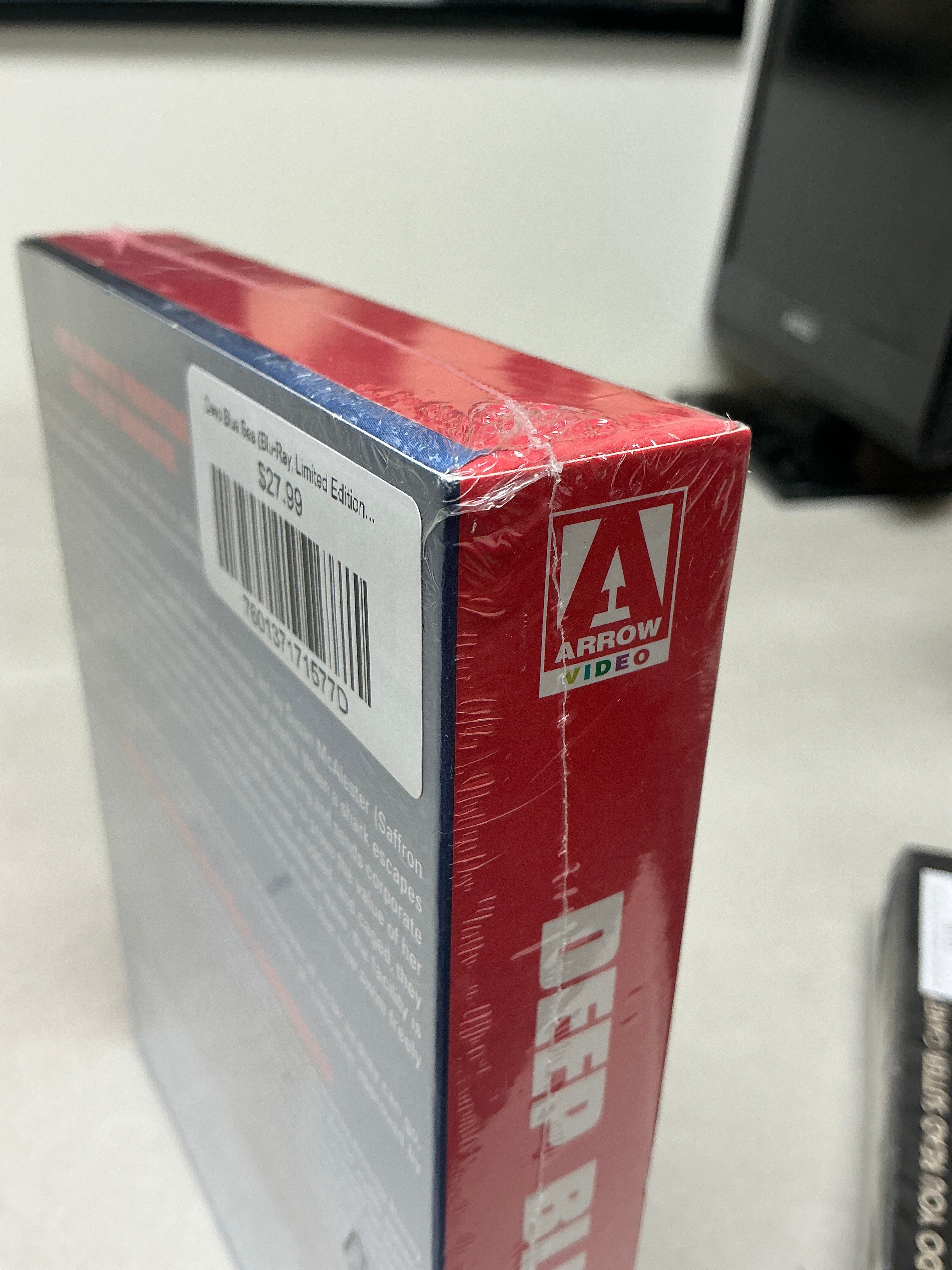 Deep Blue Sea (Blu-Ray, Limited Edition) *DAMAGED* – Orbit DVD