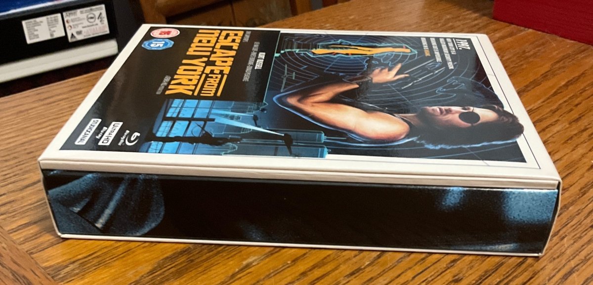 Escape from New York 4K UHD (4 Disc Limited Collector's Edition, Region B) USED