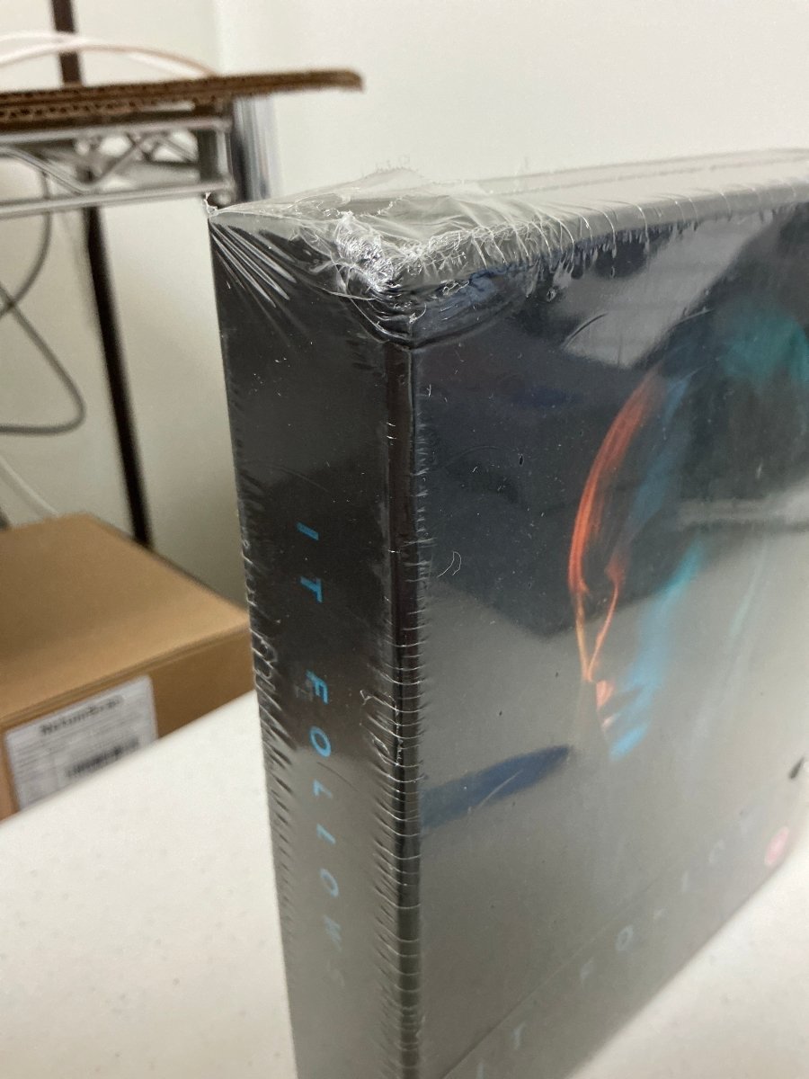 It Follows (Limited Edition, 4K UHD, Region Free/B) *DAMAGED* - New 4K UHD