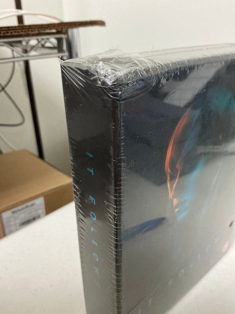 It Follows (Limited Edition, 4K UHD, Region Free/B) *DAMAGED* - New 4K UHD